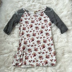 BKE Lace Sleeve Floral Top